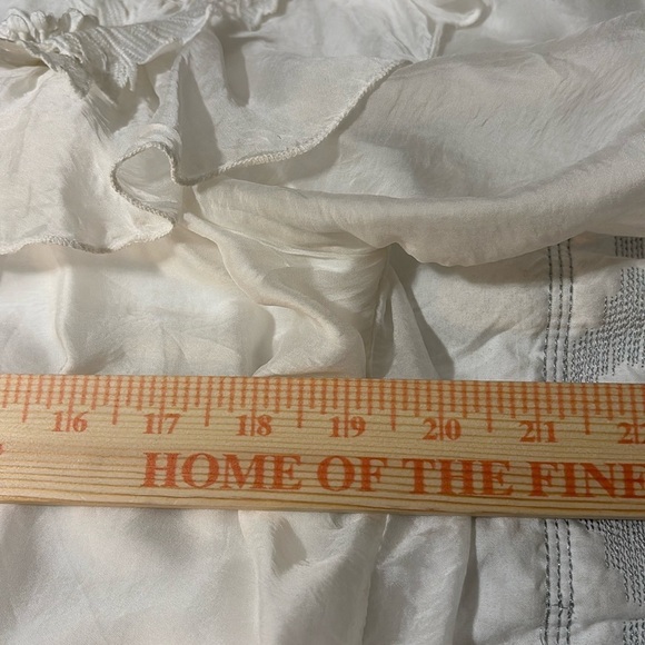 White silk made in Italy blouse. 3D flowers at v neckline. Ruffle front. - Picture 15 of 15